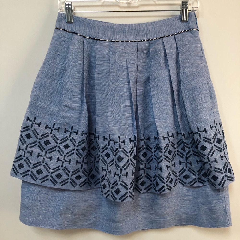 Odille blue/white embroidered linen blend tiered skirt size 4 side pockets EUC